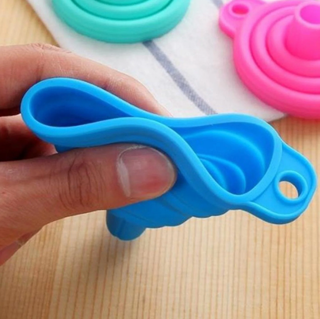 Collapsible Silicone Kitchen Funnel | Heat-Resistant | For Oils, Sauces & Juices