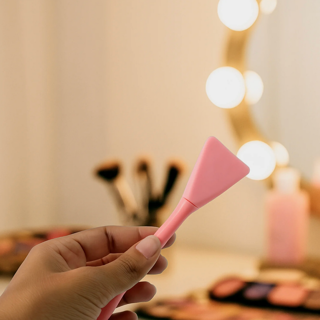 Facial Mask Applicator Spatula – Soft Silicone Beauty Tool (1 Pc)