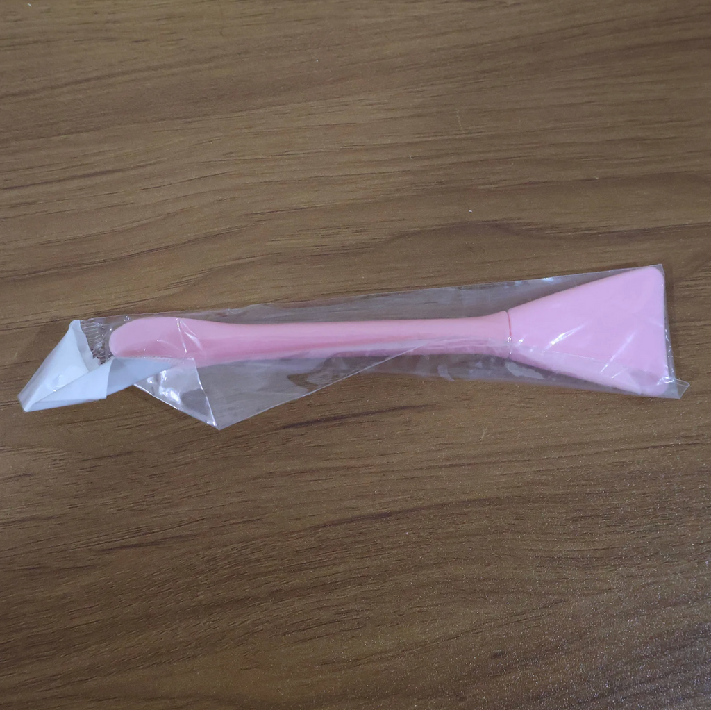 Facial Mask Applicator Spatula – Soft Silicone Beauty Tool (1 Pc)