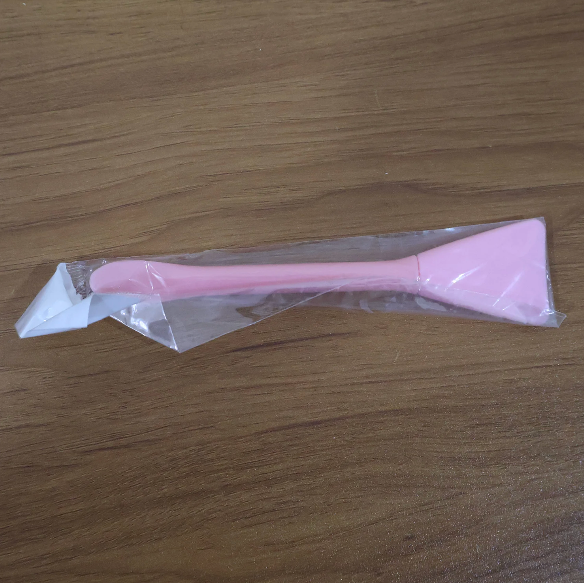 Facial Mask Applicator Spatula – Soft Silicone Beauty Tool (1 Pc)