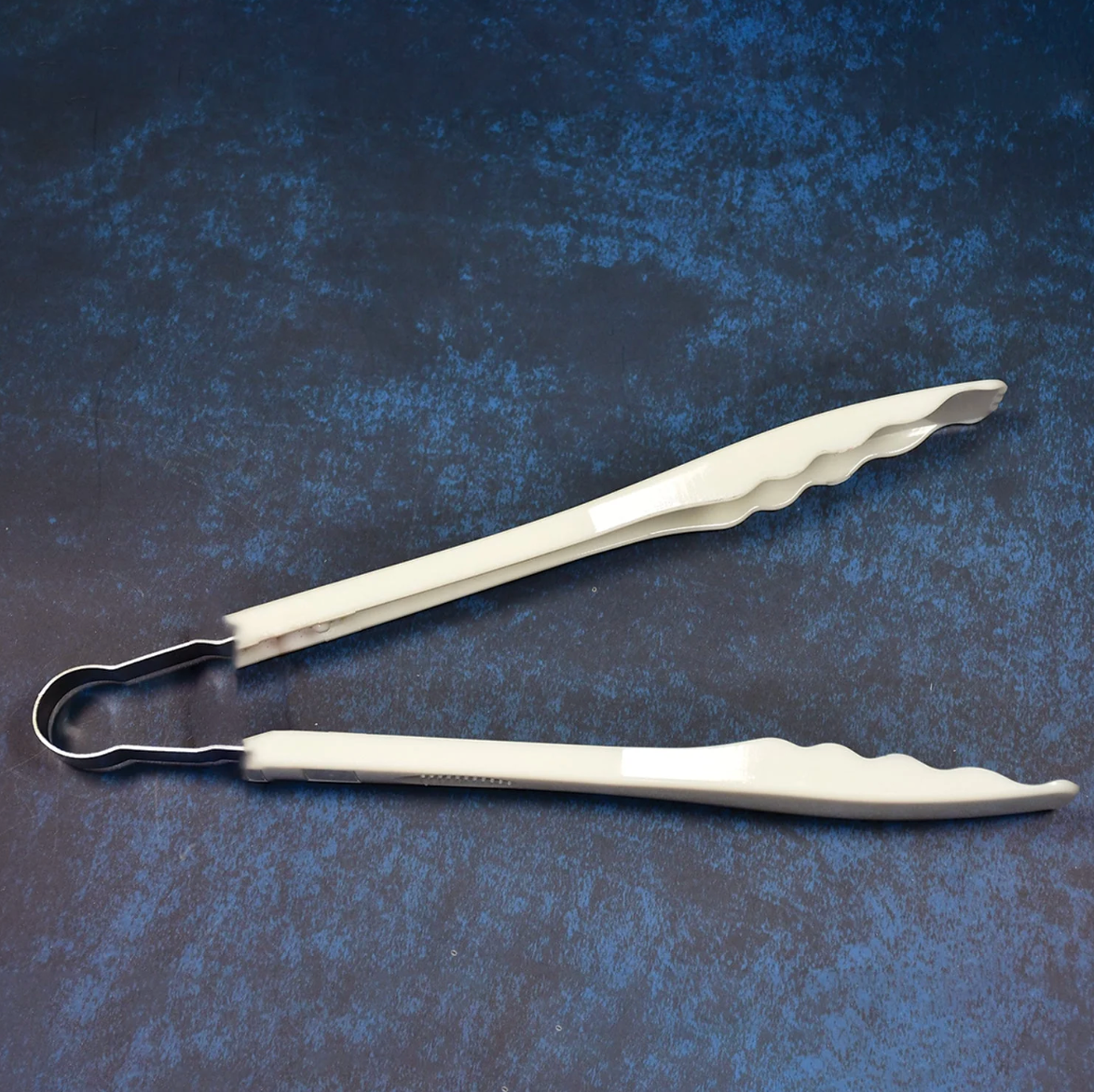 Plastic Handle Kitchen Tongs with Bread Clamps – Easy Grip, Durable